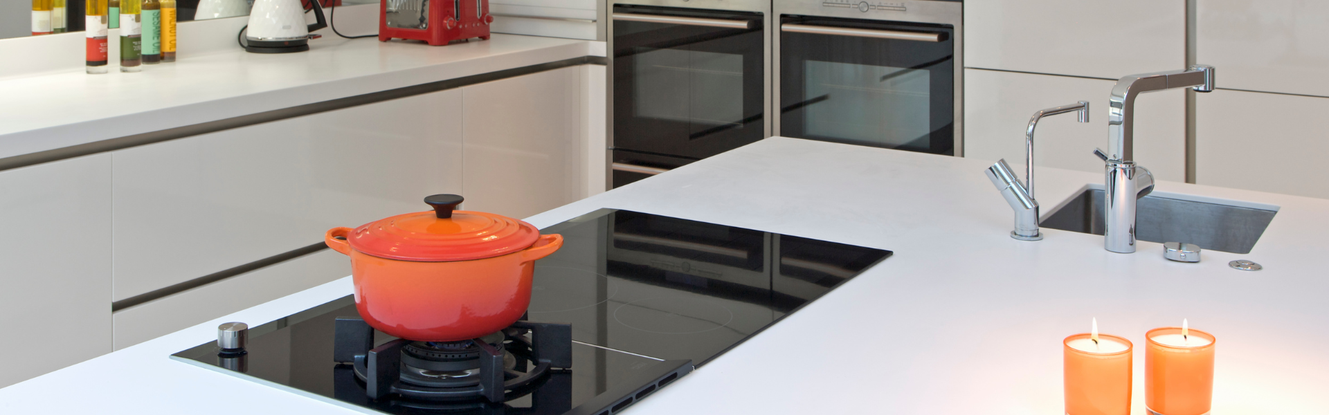 Side-by-side comparison of built-in hob and freestanding hob - helping you choose the right one for your kitchen